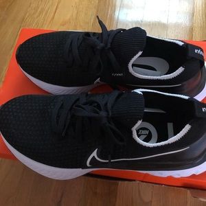 Nike Epic React Flyknit sneakers Women size 8.5